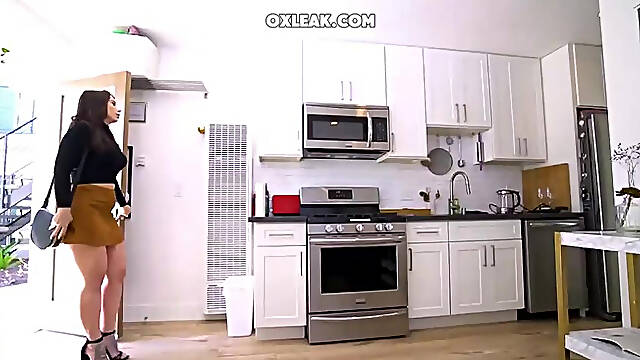 Fucking Away The Stepmother Stress , Caring For Stepmom --- Ivy Lebelle