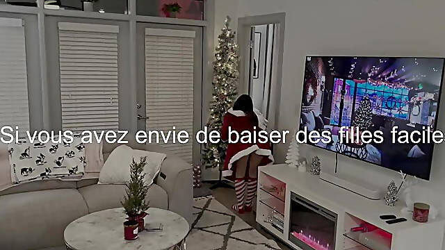 Une des fille du pere noel voulait s envoyer en l air dans sa video