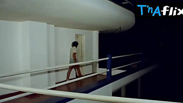 Mora Escudero Butt, Breasts Scene in Reventon En Acapulco