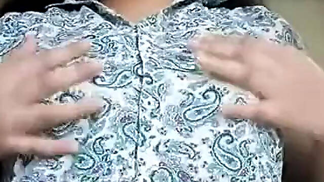 Big Boobs Girl Showing Amazing Boobs