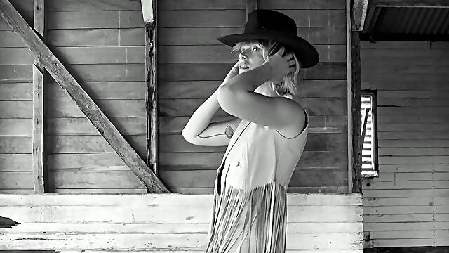 Sexy teen cowgirl Anna loves being naked