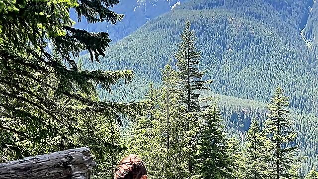 Amateur girls Maria does blowjob outdoors