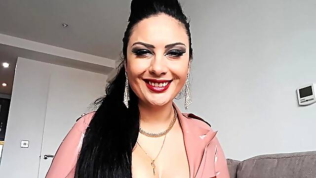 Close up MILF masturbation