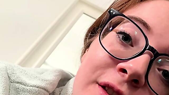 Sexy hottie Anetta Keys enjoys a solo toy masturbation