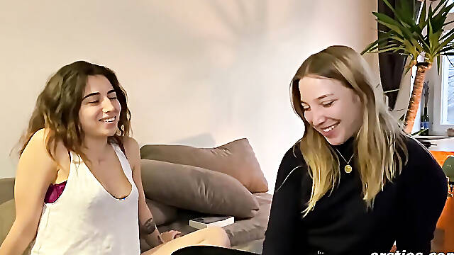 Ersties - Kara X und Zoe B - lesbisches Date mit Muschi lecken und mehr