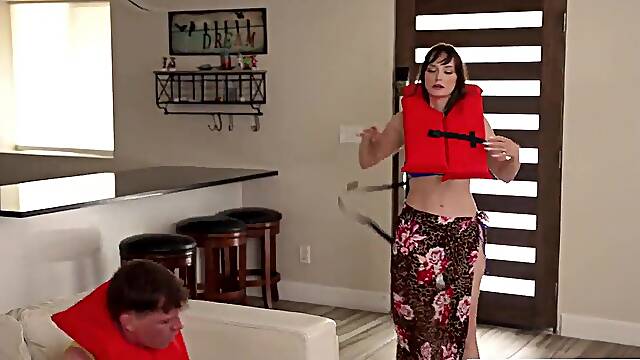 MyFamilyPies - Stepmom Says Go ahead! Put it in! S21:E3