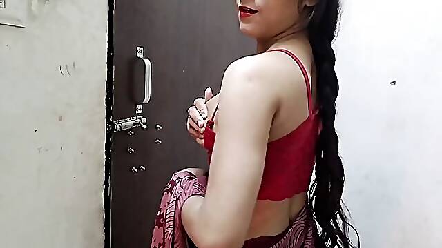 Amateur Indian MILF posing on camera