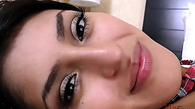 Sophia Leone likes when u join her for a rub