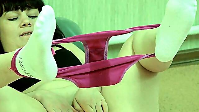 The brunette pisses like a fountain and in her panties. Home messy fetish and moist panties in the urine. first-timer and close-ups. ASMR.