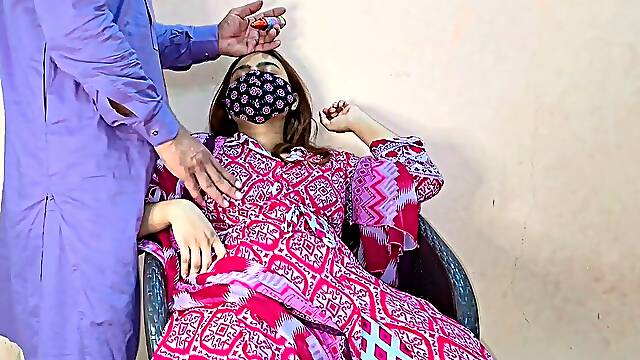 Desi Larki parlor I or Lun chooss kar chali gai��