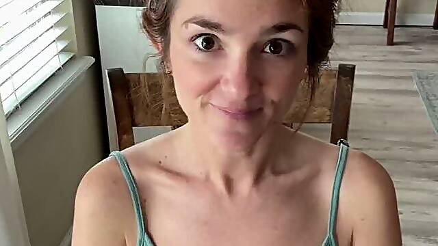 Post gym handjob from stepmommy