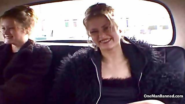 Lucky guys plays with twins in the car