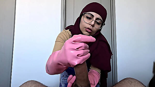 Arab Cleaning Lady Handjob Mia Niqab