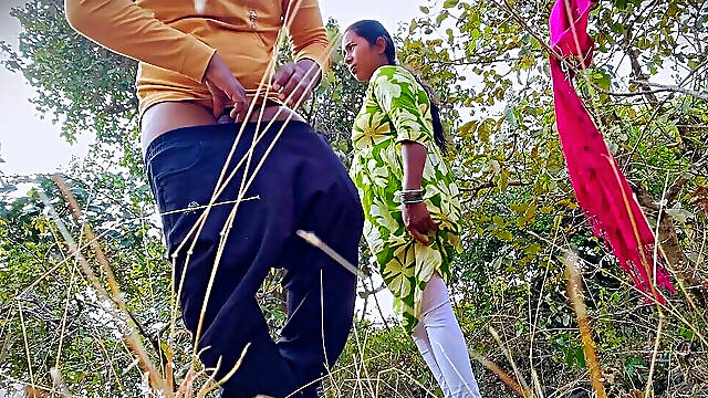 Desi Village Story - Bhabhi Used to Pluck Karvand Fruits From the Forest and Sell Them in the City - Hindi Audio XXX Movies.