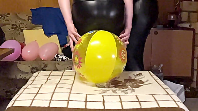 Weve Broke a Table! 190kg Couple Vs 9 Big Beachballs, Swimming Ring and Arm Bands! We Agressively Sit Popped Them! 2 Camera Angl